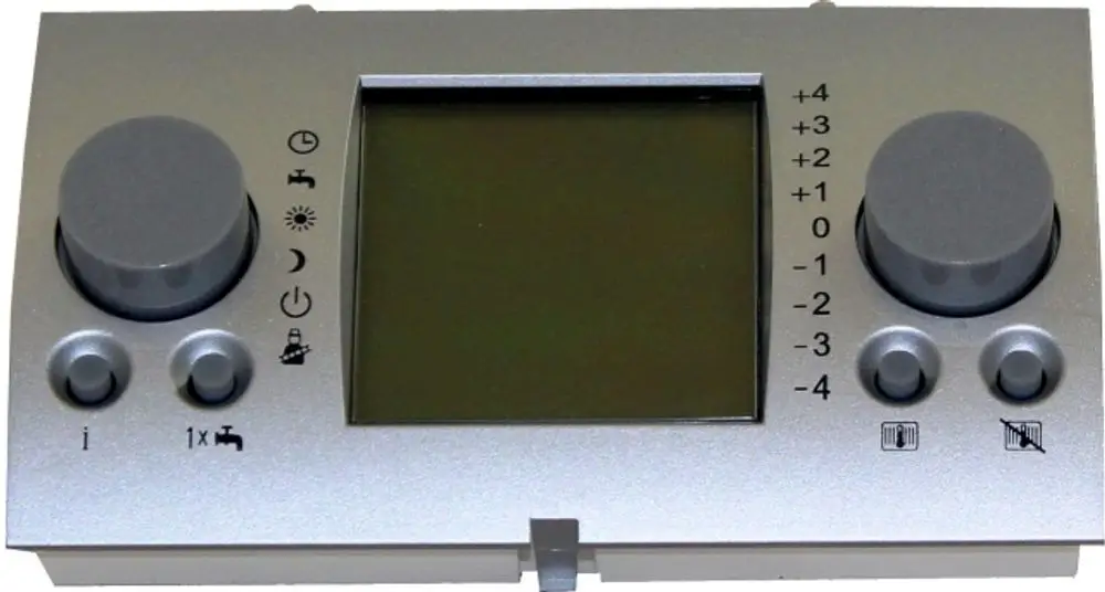 Bedienmodul von Wolf mit Bildschirm und mehreren Bedienelementen zur Regelung eines Heizsystems, ohne Außenfühler, mit einstellbaren Temperatur- und Heizstufen.